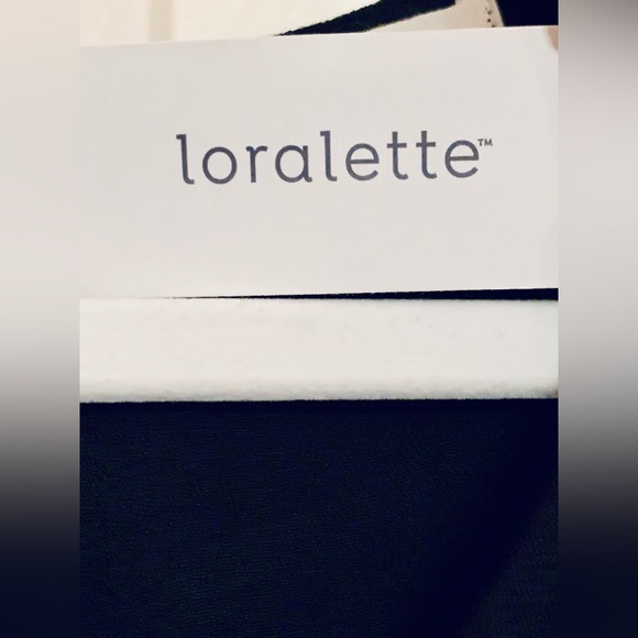 18 - NWT BLACK blouse with bottom twist - Picture 6 of 8